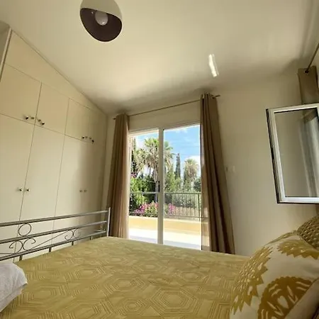 Midea's Villa *