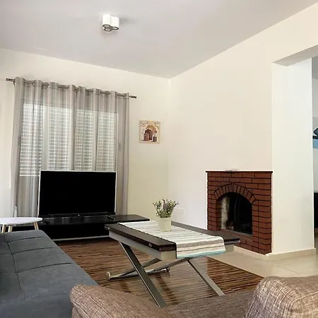 Villa Midea's *